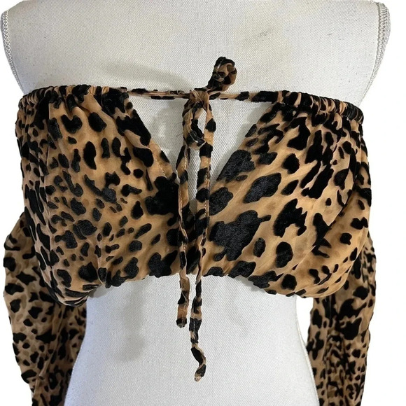 Windsor Cold Shoulder Cropped Blouse Small Leopard Print Velour Textured Keyhole - Picture 4 of 9